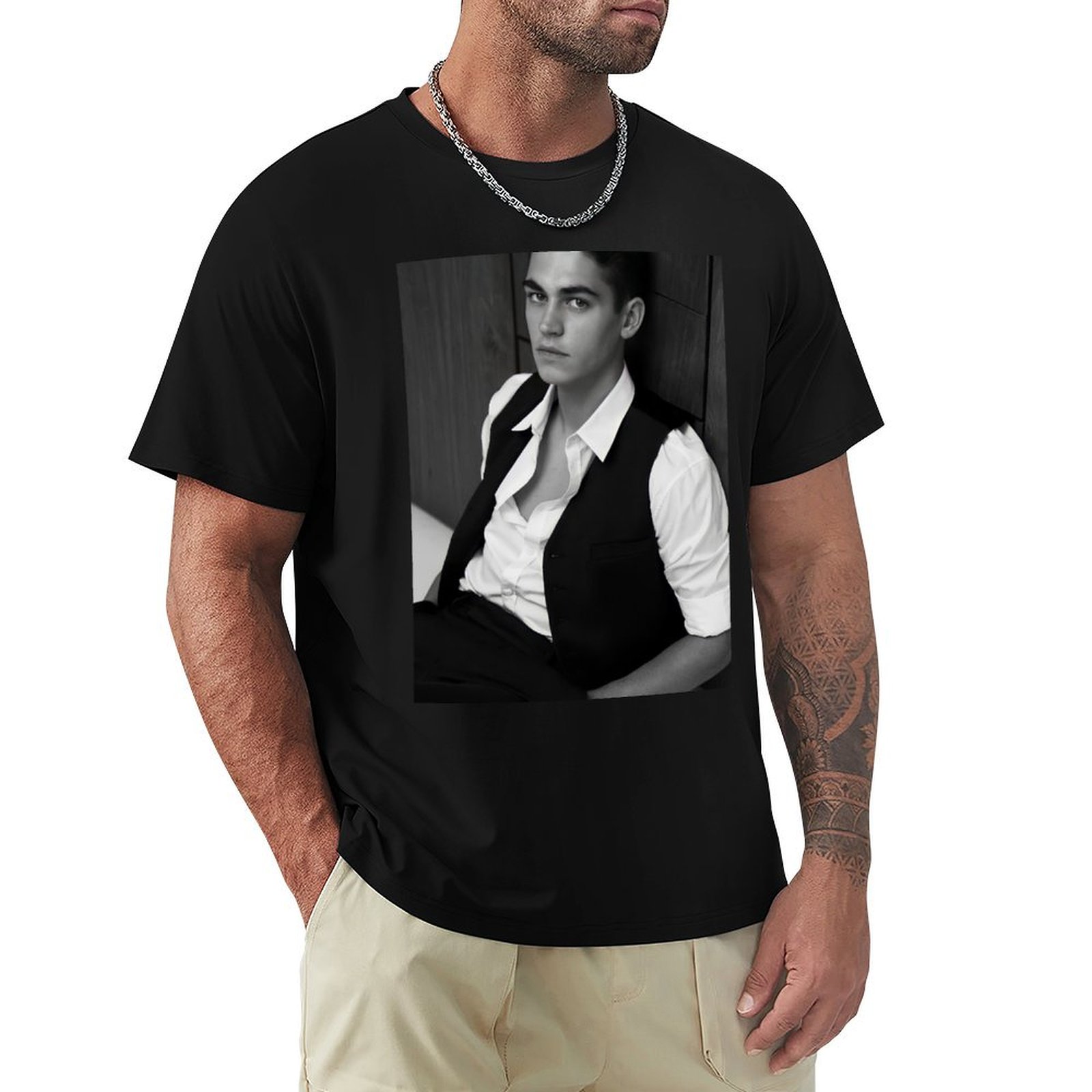 Mens Fashion Magazines - Хиро Файнс Тиффин - Футболка из